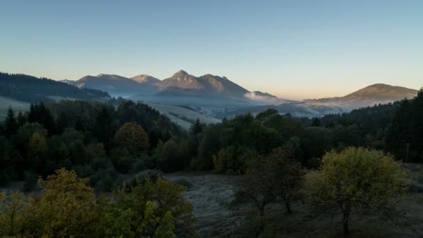 日出的晨光在山上的风景时间流逝 — 图库视频影像