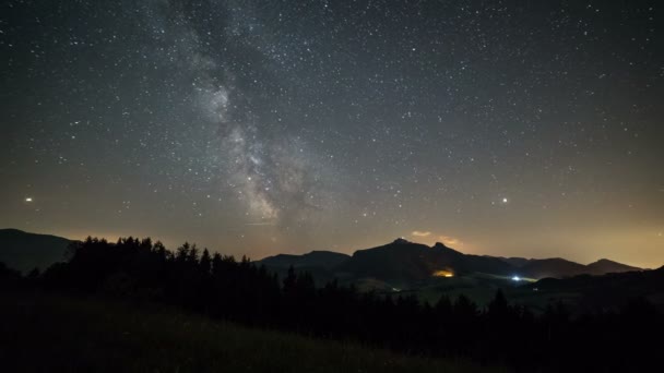 Sterne Mit Milchstraße Nachthimmel Über Bergen Zeitraffer — Stockvideo