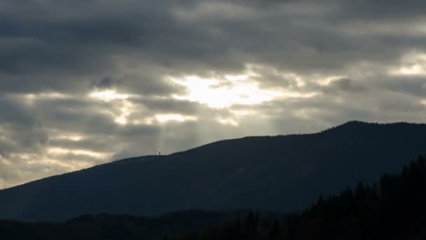 日落光越过山脉时间流逝 — 图库视频影像