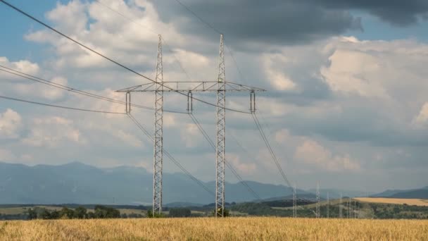 Mraky Táhnou Nad Elektrickou Energii Power Line Časová Prodleva — Stock video
