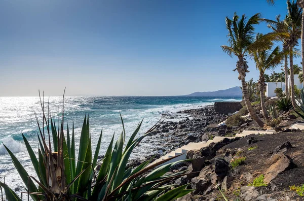 西班牙兰萨罗特波多黎各的海岸线和大西洋的日视图 — 图库照片