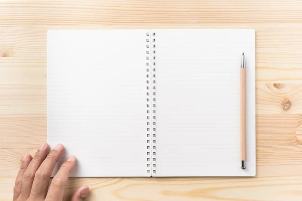 Designkoncept Ovanifrån Svart Kraft Spiral Notebook Mannens Hand Och Trä — Stockfoto