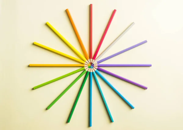 Konsep Seni Tampilan Atas Tata Letak Pensil Warna Seperti Jam — Stok Foto