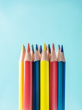 İş kavramı - renk kalem mavi Kağıt arka plan üzerinde. Bu Birleşik ekip çalışması, sembolü ve iletişim.