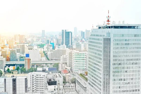 Sabah mavi parlak gökyüzünde Nagoya, Japonya mix elle çizilmiş kroki çizim Nagoya Tv Tower ve Asya iş kavramı - panoramik modern cityscape bina kuş göz altında gündoğumu havadan görünümü