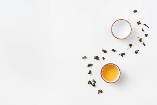 Asya Kültür ve tasarım kavramı - taze Tayvan oolong çay ve çay bardağı