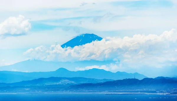 アジア旅行の概念 劇的な青い空と美しい海 江ノ島 日本で下富士山全景 — ストック写真