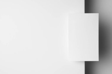 Beyaz arka planda kopya alanı olan kartvizit 