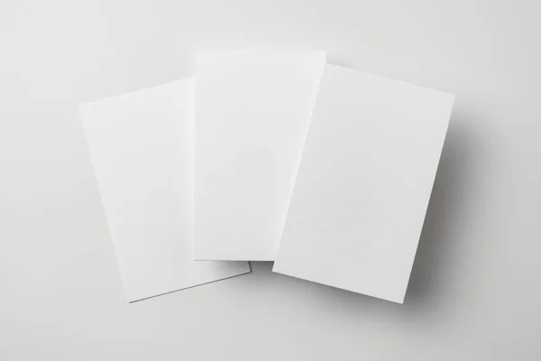 Leere Visitenkarten Mit Kopierraum Auf Weißem Hintergrund — Stockfoto