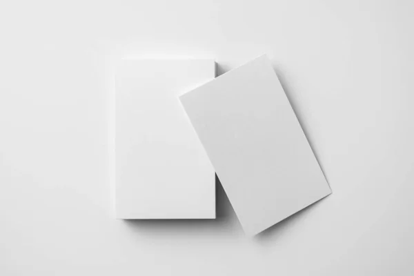 Leere Visitenkarten Mit Kopierraum Auf Weißem Hintergrund — Stockfoto