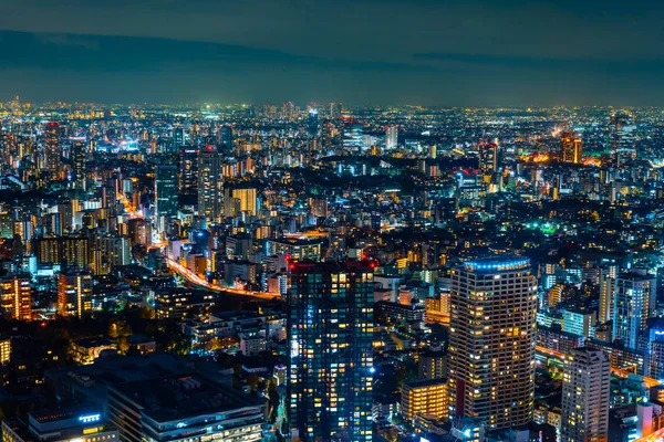 夜間の東京都市の建物の航空写真 — ストック写真