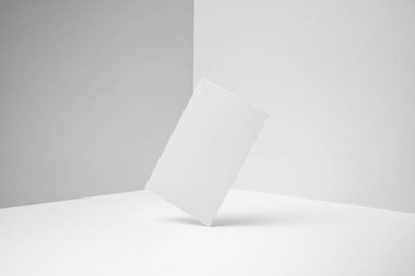 Mockup için beyaz arka planda boş kartvizit.