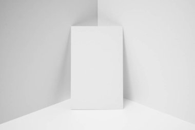 Mockup için beyaz arka planda boş kartvizit.