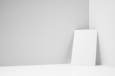 Mockup için beyaz arka planda boş kartvizit.