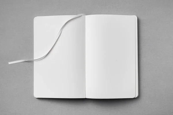 Top Weergave Van Geopende Witte Notebook Met Lint Bladwijzer Grijze — Stockfoto