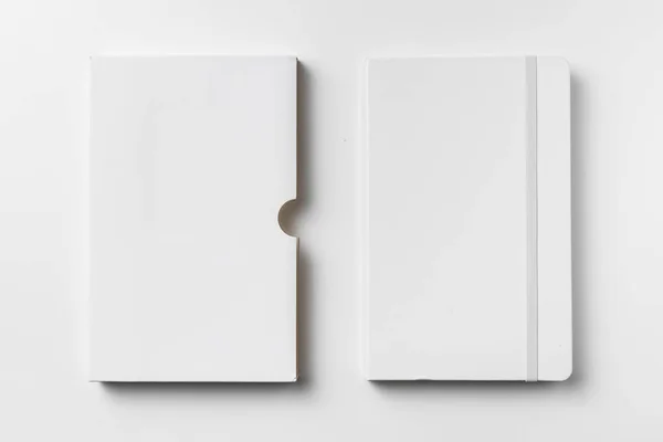 Weißes Notizbuch Mit Gummiband Hülle Isoliert Auf Weißem Hintergrund Für — Stockfoto