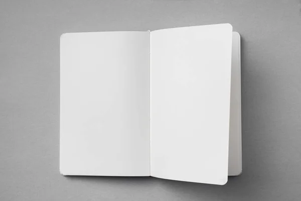 Ontwerpconcept Bovenaanzicht Van Witte Notebook Met Blanco Open Turn Gespiegeld — Stockfoto