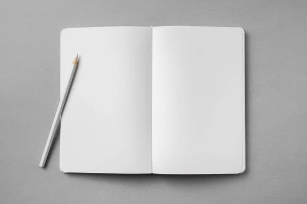 Caderno Branco Com Lápis Madeira Sobre Fundo Cinza Para Maquete — Fotografia de Stock