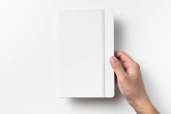 Férfi Kezében Üres Fehér Notebook Gumírozott Sáv Elszigetelt Fehér Háttér — Stock Fotó