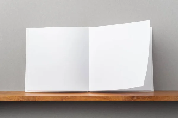 Design Koncepció Elülső Kilátás Nyílik Nyitott Tér Fehér Notebook Könyvespolc — Stock Fotó
