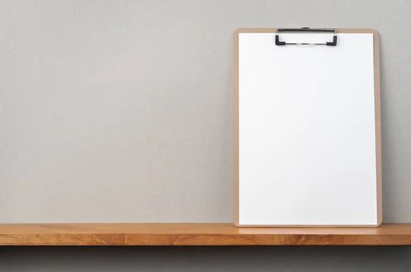 Front View Paper Clipboard Bookshelf Grey Wall Mockup — Stock Photo, Image