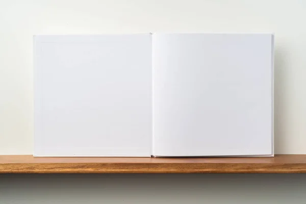 Szögletes Fehér Notebook Könyvespolc Fehér Fal Mockup — Stock Fotó