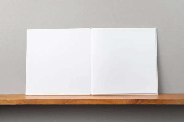 Concepto Diseño Vista Frontal Del Cuaderno Blanco Cuadrado Abierto Estantería —  Fotos de Stock