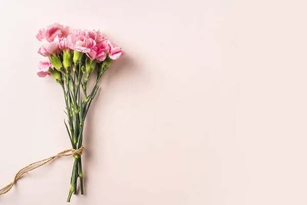Vista Superior Ramo Flores Claveles Sobre Fondo Rosa — Foto de Stock