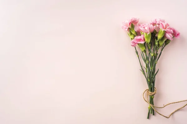 Vista Superior Ramo Flores Claveles Sobre Fondo Rosa — Foto de Stock