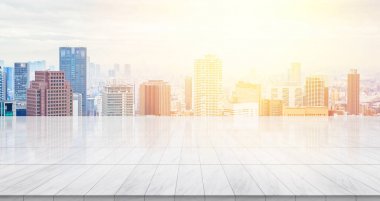 İş konsepti-Tokyo, Japonya 'nın panoramik modern Cityscape binaları ile boş mermer zemin üst.
