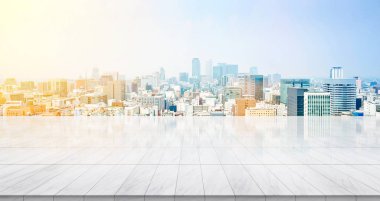 İş konsepti-Tokyo, Japonya 'nın panoramik modern Cityscape binaları ile boş mermer zemin üst.