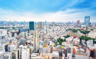 Gayrimenkul kurumsal İnşaat için iş kavramı-Tokyo, Japonya 'da panoramik modern şehir silüeti.