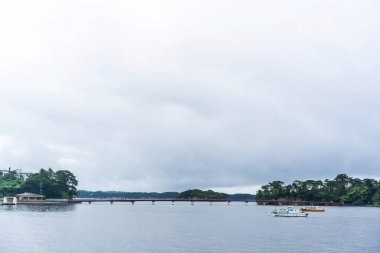Asya seyahat konsepti - Panoramik deniz ve mavi gökyüzü ve Miyagi, Japonya Matsushima ada görünümü.