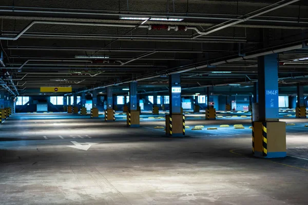 Underground empty car park garage — Stock Photo, Image