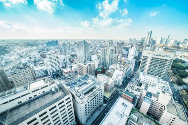 Japonya 'nın Yokohama kentindeki panoramik modern şehir gökyüzü manzarası..