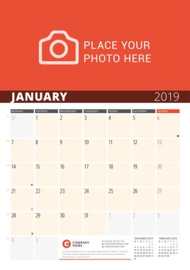 Duvar takvimi planlayıcısı 2019 yıl için. Vektör tasarım fotoğraf ve notlar için yazdırma şablonu. Ayın evreleri. Hafta Pazartesi günü başlar. Sayfa 3 ay. Ocak 2019
