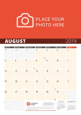 Duvar takvimi planlayıcısı 2019 yıl için. Vektör tasarım fotoğraf ve notlar için yazdırma şablonu. Ayın evreleri. Hafta Pazartesi günü başlar. Sayfa 3 ay. Ağustos 2019