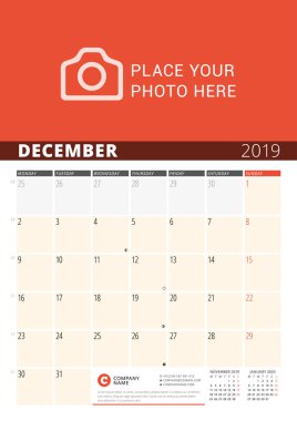 Duvar takvimi planlayıcısı 2019 yıl için. Vektör tasarım fotoğraf ve notlar için yazdırma şablonu. Ayın evreleri. Hafta Pazartesi günü başlar. Sayfa 3 ay. Aralık 2019