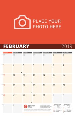 Duvar takvimi planlayıcısı 2019 yıl için. Vektör tasarım fotoğraf ve notlar için yazdırma şablonu. Ayın evreleri. Hafta Pazar günü başlar. Sayfa 3 ay. Şubat 2019