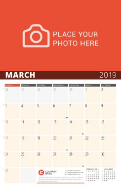 Duvar takvimi planlayıcısı 2019 yıl için. Vektör tasarım fotoğraf ve notlar için yazdırma şablonu. Ayın evreleri. Hafta Pazar günü başlar. Sayfa 3 ay. Mart 2019