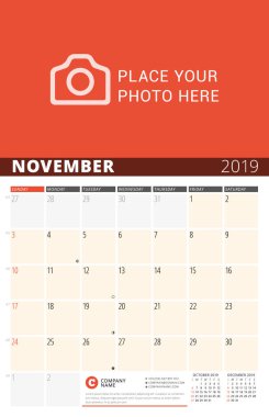 Duvar takvimi planlayıcısı 2019 yıl için. Vektör tasarım fotoğraf ve notlar için yazdırma şablonu. Ayın evreleri. Hafta Pazar günü başlar. Sayfa 3 ay. Kasım 2019
