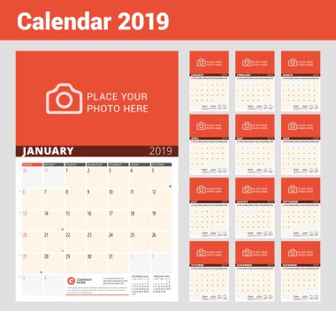 Duvar takvimi planlayıcısı 2019 yıl için. Vektör tasarım fotoğraf ve notlar için yazdırma şablonu. Ayın evreleri. Hafta Pazar günü başlar. 12 ay kümesi