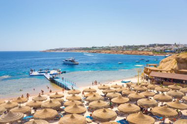 Kızıl Deniz 'de turizm sezonu, Mısır. Sahil tatili, tatil. Su manzarası.