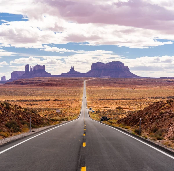 Δρόμος Στο Monument Valley Στο Navajo Φυλών Πάρκο Στη Γιούτα — Φωτογραφία Αρχείου