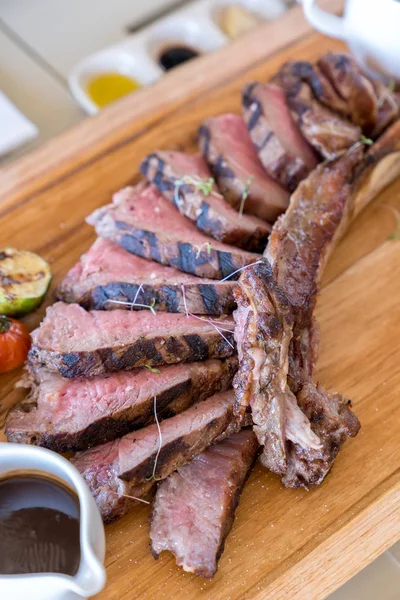 Filete Tomahawk Parrilla Plato Madera — Foto de Stock