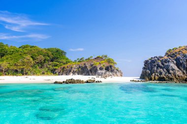 Tropikal beyaz kum plaj snoekel, Gelin, sürat teknesi, andaman Denizi Hint Okyanusu Myanmar ve Tayland kaynağı.