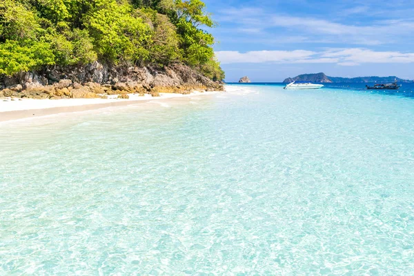 Praia Areia Branca Tropical Ponto Snoekel Lancha Rápida Mar Andaman — Fotografia de Stock