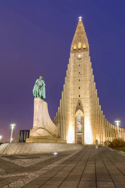Hallgrimskirkja Kathedraal Reykjavik Ijsland Bij Zonsondergang Avondschemering — Stockfoto