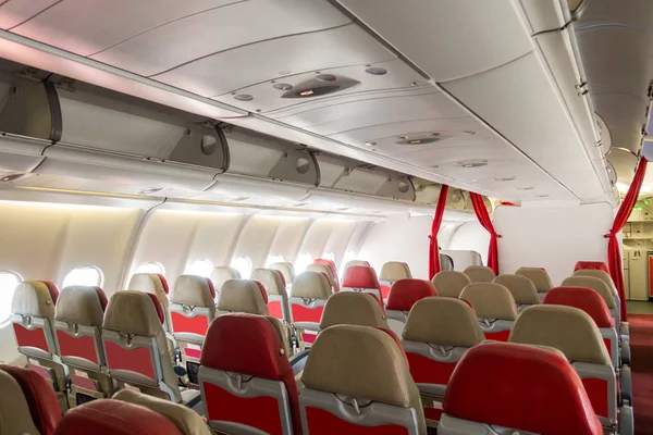 機内で空の旅客飛行機の経済の座席 — ストック写真