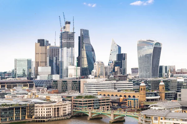 伦敦市中心城市景观天际线大厦与泰晤士河在伦敦英国 — 图库照片